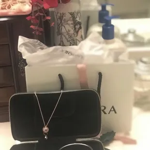 Love this nice cute set . Would never go wrong with rose gold.