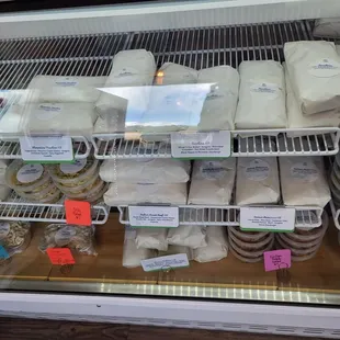 We came an hour before closing and plenty of choices