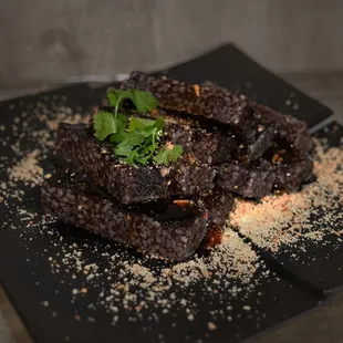 台式豬血糕 Steamed Taiwanese Black Rice Cake