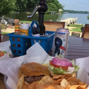 Great burger, wonderful company, fabulous view. I will definitely be back.