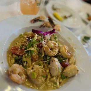 Shrimp and scallop Alfredo