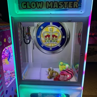 Sad claw machine...not much to grab