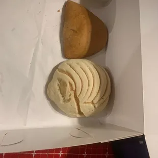 Pan de huevo and empanadas