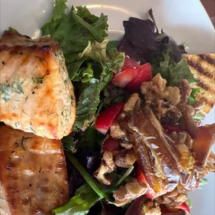 Grilled Salmon Salad