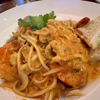 Spicy Prawns Linguine