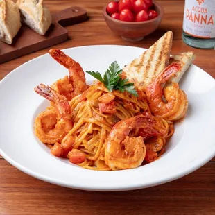 Spicy Prawn Linguine: Made with 4 jumbo prawns, garlic, tomatoes, red peppers, and mushrooms in a creamy marinara sauce.