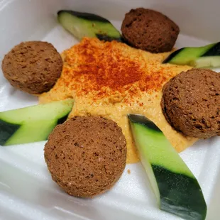 Falafel with hummus and cucumbers