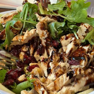 spring mix with grilled chicken, grape tomato, cranberries, walnuts, avocado, balsamic and olive oil