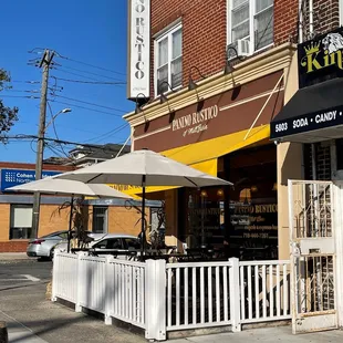 the outside of a restaurant