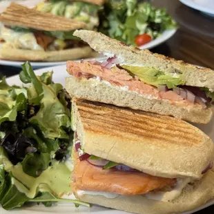 panini w. smoked salmon, goat cheese, red onion, avocado &amp; truffle oil