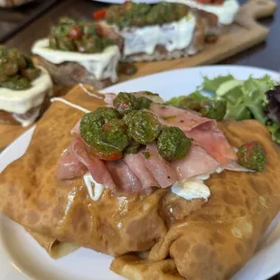 savory crepe w. smoked ham, cherry tomato mozzarella and basil pesto