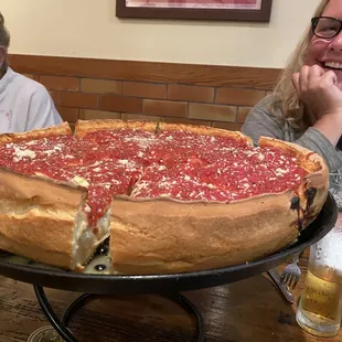 Stuffed spinach &amp; garlic half sausage Chicago style pie