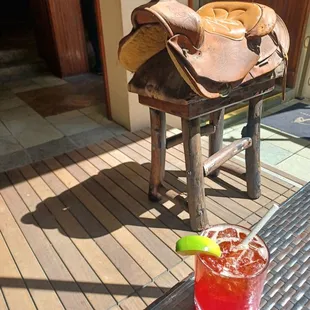 What a Paniolo-Punch delight, like an adult-rUm-punch; a quiet Thursday mid-afternooner with a sweetheart bartendress, a pleasant treat!!