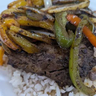 Bistec encebollado
