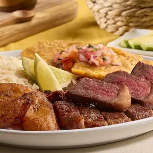 Get a taste of the Caribbean with this Plato Latino.