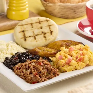 ¡Desayuno Criollo con huevos perico!