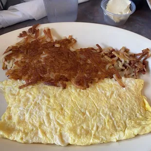 Cheese omelette with hash browns