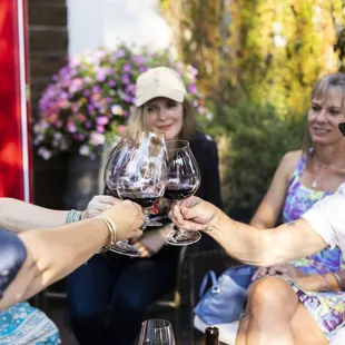 Cheers to Summer Wine Tastings!