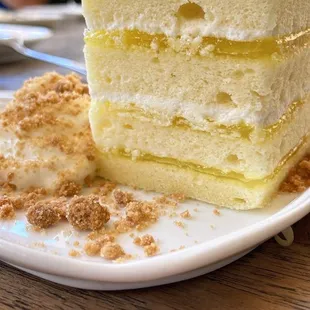 Lemon Crunch Cream Cake