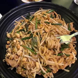 Panya Pad Thai with Chicken