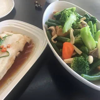 Stir Fried Seasonal Vegetables & Mushrooms with Tofu
