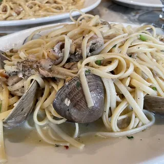 Linguine and Littleneck Clams Dinner