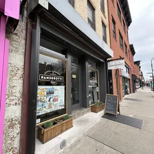 the outside of a restaurant