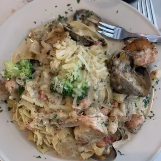 Seafood Fettuccine Dinner