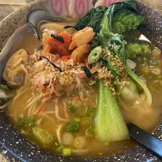 Garlic Seafood Ramen