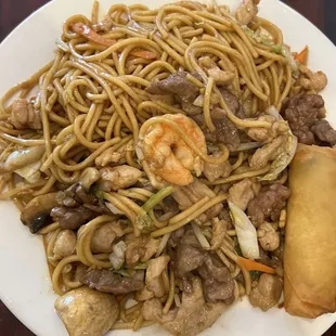 lo mein noodles