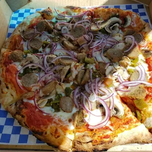 Green Chile had good bite! The meatballs onions and mushrooms were on point. The crust is out of this world! No limit pizza here!