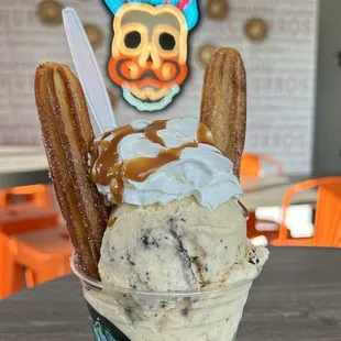 Churrro con ice cream  y cajeta