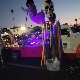 a parade float with a skeleton in the back