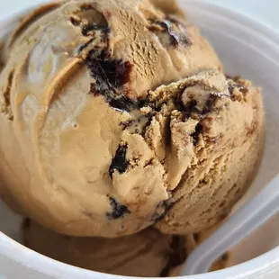 Trying Kahula Fudge and Mocho Almond Fudge