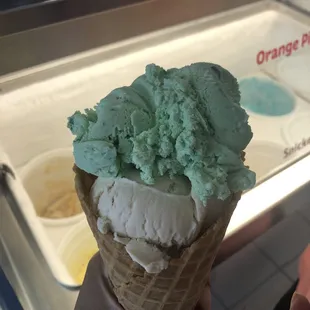 Waffle cone rum raisin &amp; pistachio