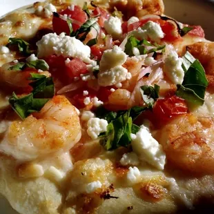 Spicy shrimp alfredo pizza..OMG so good.!!