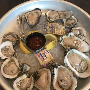 1 dozen raw oysters