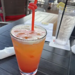 Instagram @Kurlykonnoisseur