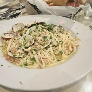 Linguini with clams