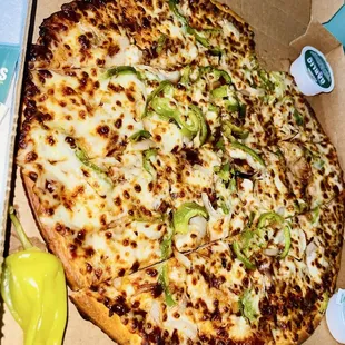 Thin crust with bbq sauce , peppers and onion