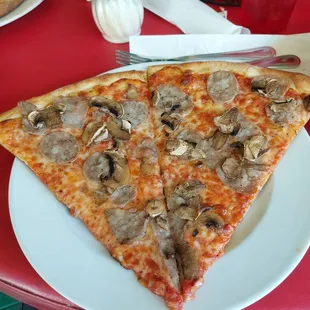 Lunch Special two slices - sausage and mushrooms and a bowl of soup for $12.79