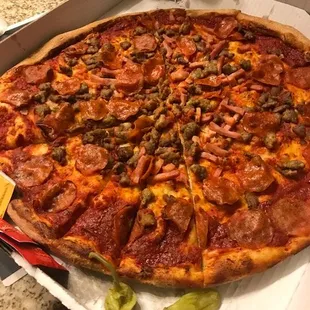 THEY FORGOT TO PUT CHEESE ON MY PIZZA