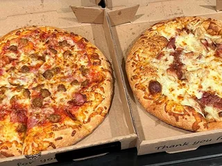Mama Roni's Pizza