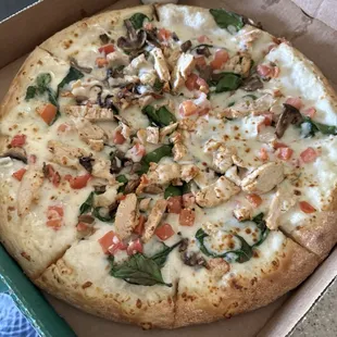 Large fresh spinach, tomato, mushroom &amp; grilled chicken with Alfredo Sauce.
