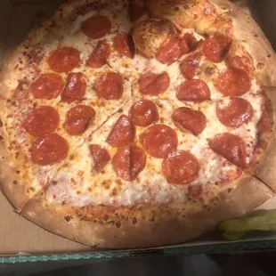 My Large pepperoni pizza looking very sad!!!