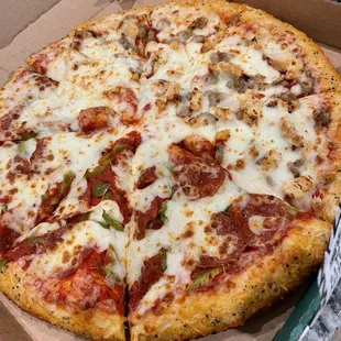 Large Original Crust with Garlic Parmesan Crust - Half Sausage Chicken and Half Green Onion Pep