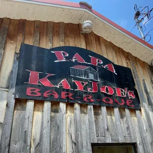 Eat here if you like bbq and country cooking and nice people.