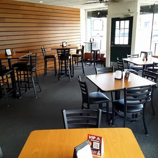 Papa Nick&apos;s clean, comfortable dining room.