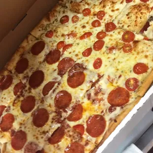 I love papa Nicks the staff and service is great the pizza is great... Awesome place! If you haven&apos;t tried it you should!
