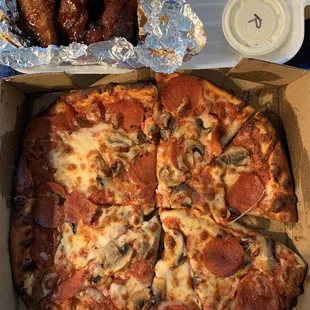 Small pepperoni and mushroom pizza with 6 bbq wings.